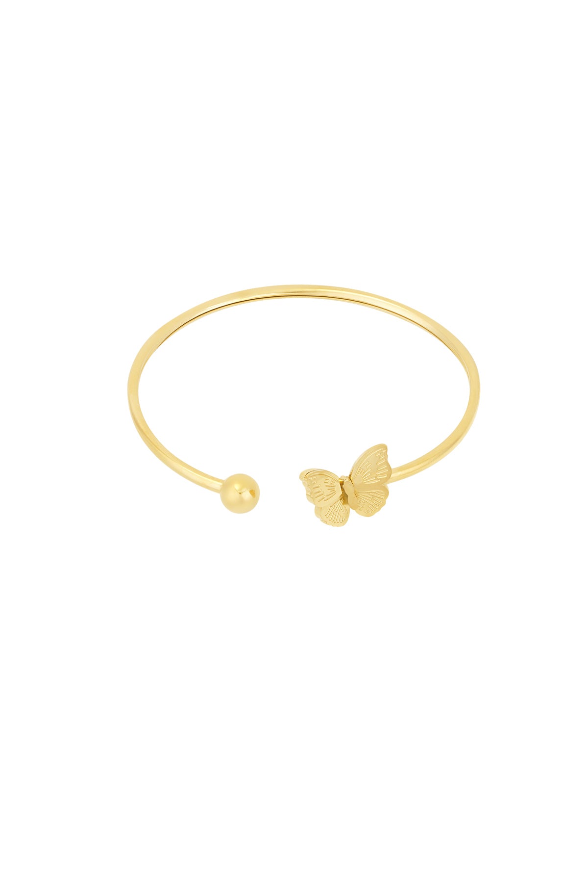 Bracciale rigido aperto (bangle) in acciaio dorato con farfalla in rilievo, **ispirato alla natura**, su sfondo bianco.