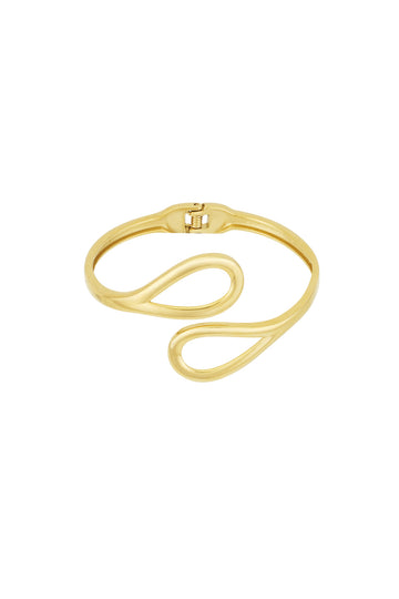 Bracciale rigido dorato a goccia **minimal**in acciaio, con chiusura a cerniera nascosta su sfondo bianco.