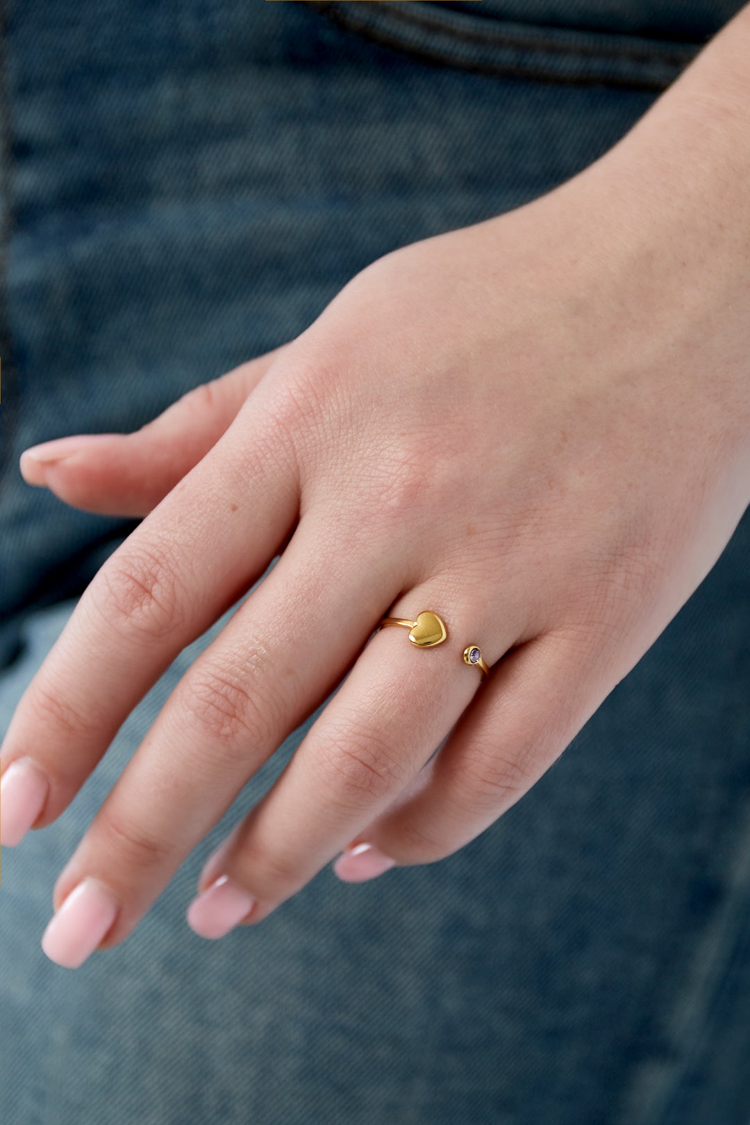 Anello minimal con pietra azzurra portafortuna 