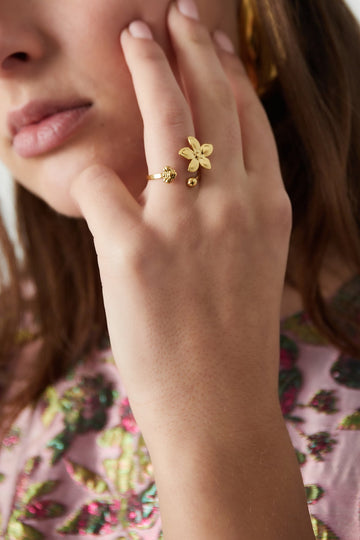 Anello delizia floreale ispirato alla natura colore oro