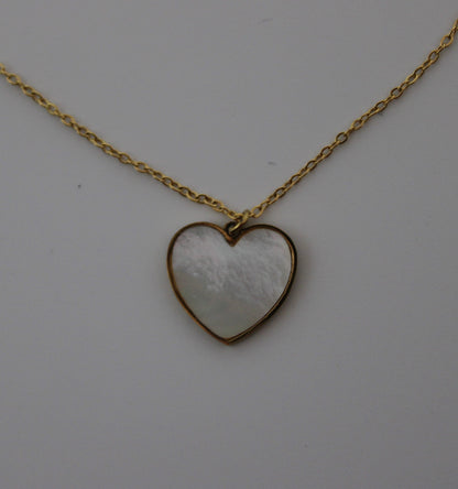 Collana con cuore di madreperla