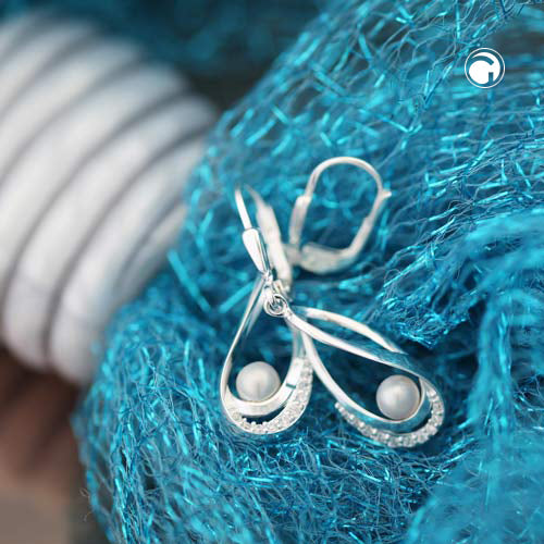Orecchini pendenti ispirati alla natura in argento 925 con perle d'acqua dolce a forma di goccia e zirconi luminosi, 34x9mm su sfondo